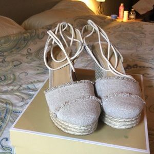 NWB Michael Kors Tibby Closed toe wedge 9.5M